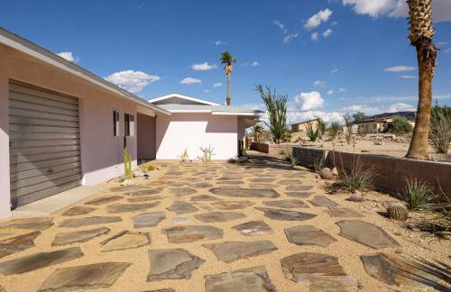 Mid Century Vibes - 2 Min to JTNP - Retro Dive Bar - View - Foto 28