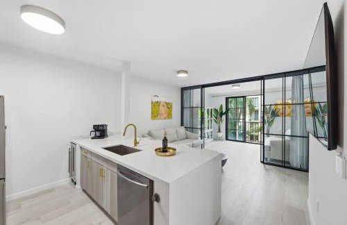 Stylish City Place WPB Escape King Bed and Den - Foto 12