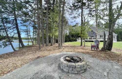 Luxury Waterfront Retreat with Hot Tub Near Acadia - Foto 33