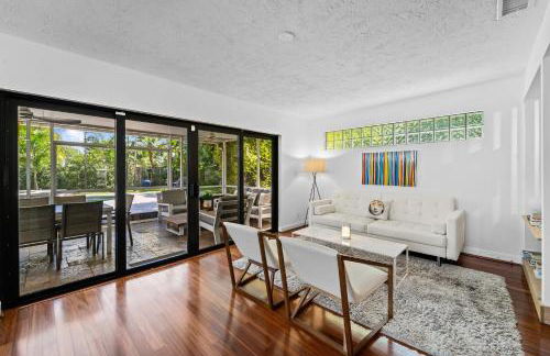 7 Minutes to Beach Saltwater Pool Open Floor Plan - Foto 13