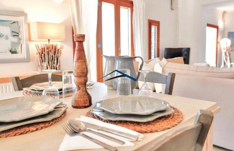 The Charming Waterfront Retreat, with a swimming pool & direct access to the sea, ideal for large families, or a group of friends - Foto 22