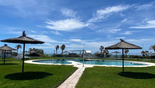 Moderno Apartamento Primera Línea Playa de La Barrosa by ChiclanaDreams - Foto 2, Garden, sunbed, Garden view