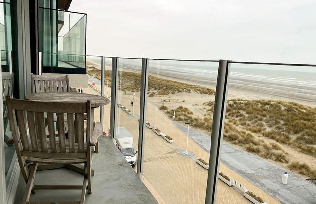 Couple Stay Near Beaches - Photo 11