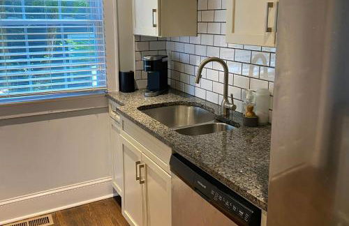 3 Mi to Dtwn Charlotte! Quiet Haven with Fenced Yard - Foto 10