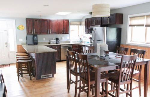 Family Friendly Lakefront Oasis! Huge Deck-Pets Welcome - Foto 10