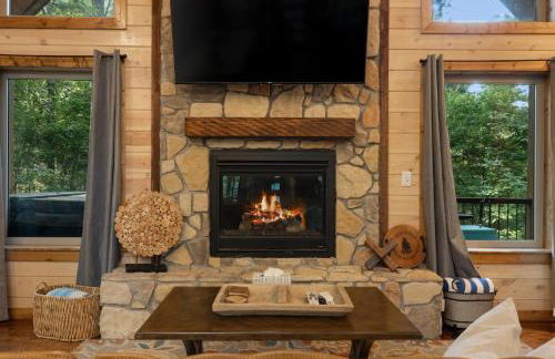 Cozy Cabin with Hot Tub, Fire Pit and Arcade Games - Foto 32