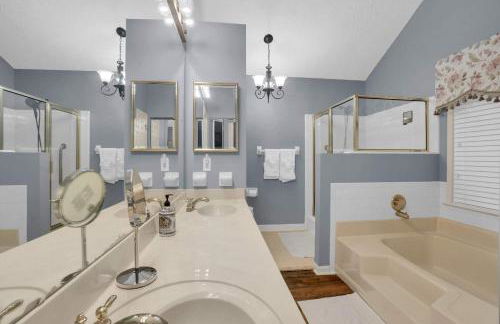 Spacious 4BR Family Home with Game Room - Foto 18