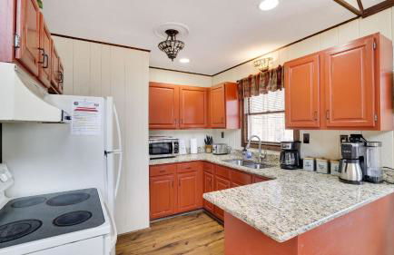 Hot Tub + Sauna + Deck + Firepit + Beach Access + Near Dining Grateful Escape by Avantstay - Foto 34