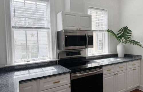 Classy 3-Story Downtown Apt - Great Location - Foto 27