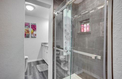 Backyard, Deck and Fire Pit Conroe Getaway - Foto 17