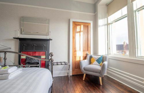 Beautiful, traditional 2 bed flat w free parking - Pass the Keys - Photo 44