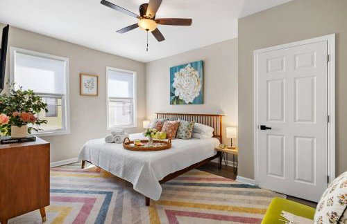 Chic Home with Large Private Yard! Hot Tub, Close To Downtown - Foto 4