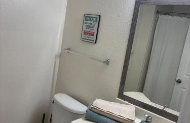 Modern 3BR Retreat with Comfort & Style Near Disney - Foto 2