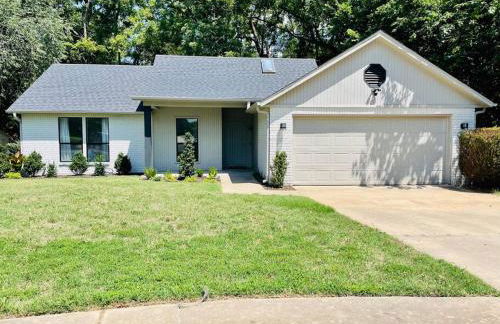 Fayetteville Retreat - Centrally located - Next to Washington Regional Hospital - Photo 32