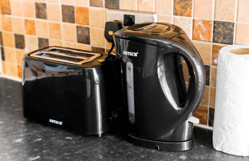 Stylish 3 Bedroom House - Garden - Pool Table - Parking 165M - Foto 47