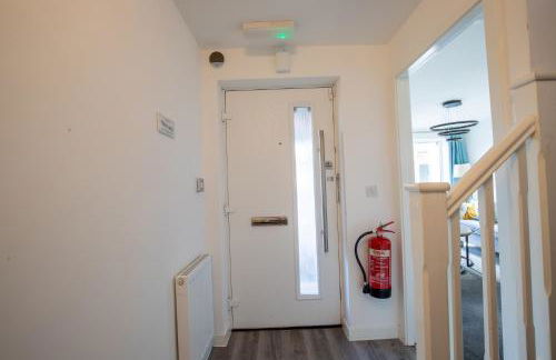 Luxury Deluxe - 4 bedrooms Villa - 6 beds - 10 Guests - Private Parking - Contractors Welcome - Trafford Stretford - Foto 26