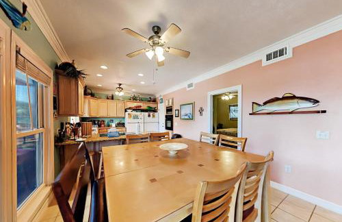 Escape Ocean View l Large Deck Sleeps 10 - Foto 14