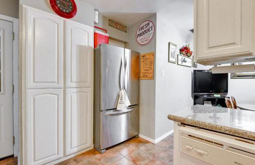 Walk to ATandT - Dallas Stadium! Family Gem with Patio - Photo 10