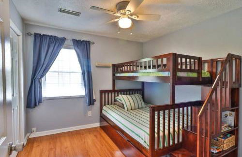 Knoxville Charm 4BR Oasis Near Downtown and UT - Photo 10