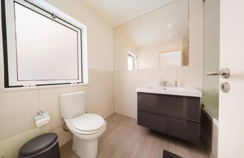 Chiado Gem Private Pool & Patio Retreat - Photo 36