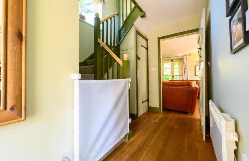 Cosy Cotswold Lodge by Your Home Here - ideal for families, log-burner, spa, private parking, EV Hookup included and heated swimming pools - Foto 23