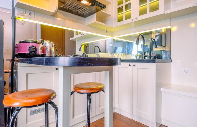 Modern Look 2BR at 28th Floor Podomoro Golf View Apartment - Photo 14