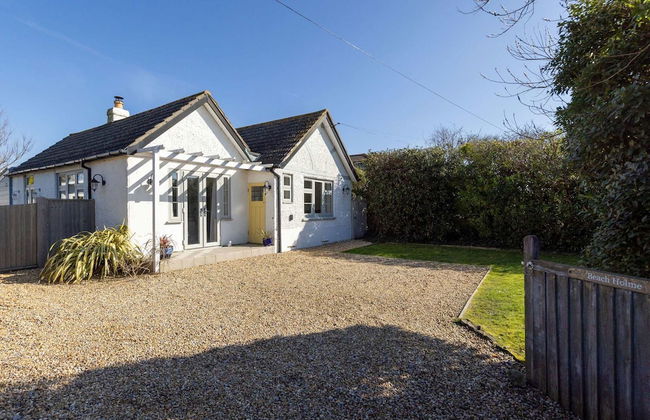 Charming Seaside Cottage - 5-min Walk to Beach - Photo 66