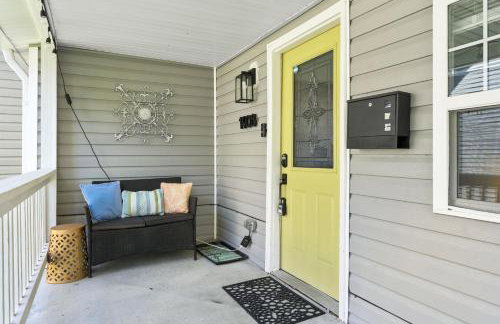 Chic 3BR Home with Fire Pit-Private Yard-Family Friendly - Foto 49