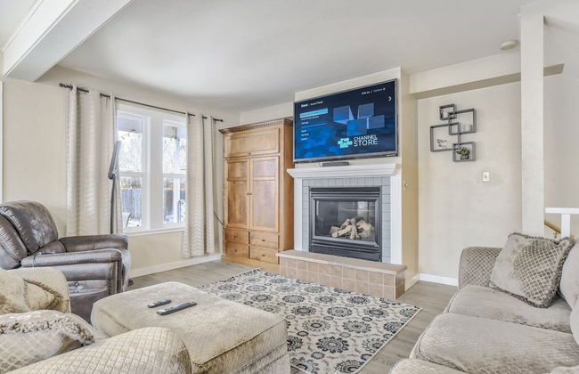 2BR Central Location Big Backyard & Dog Friendly! - Photo 16