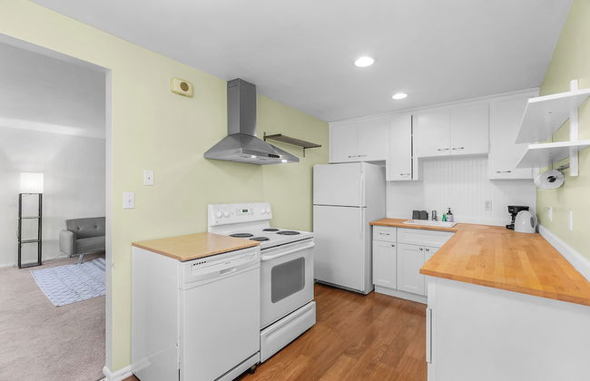 Greenwood's Lavender Haze - WalkScore 81 - Photo 11