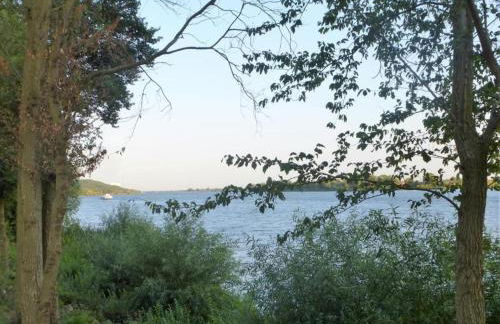 Riverside Retreat with Comfort - Foto 27