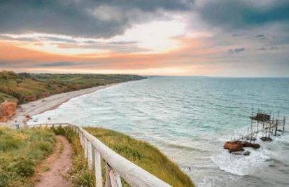 Sunset Escape, relax a due passi dal mare con terrazza e aria condizionata - Foto 43