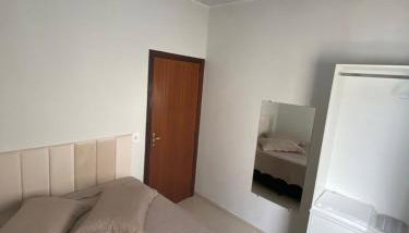 Quarto 1 cama de casal com ar estacionamento - Foto 2