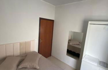 Quarto 1 cama de casal com ar estacionamento - Photo 2