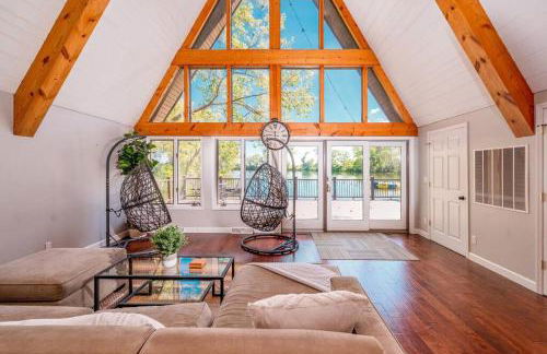 Secluded Waterfront A-Frame Cabin w/ Pvt Lake - Foto 5