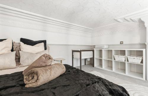 Luxe Victorian Spacious Home Sefton Park with Parking - Foto 13