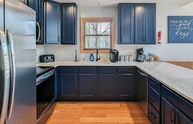 Bluejay Getaway by Avantstay Walk to Lake 7bdr, Hot Tub, Pool Table - Foto 16