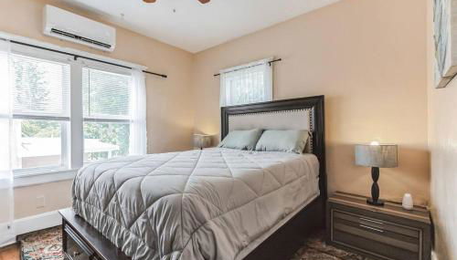 Beautiful Home Steps from the beach + Side Porch - Foto 4