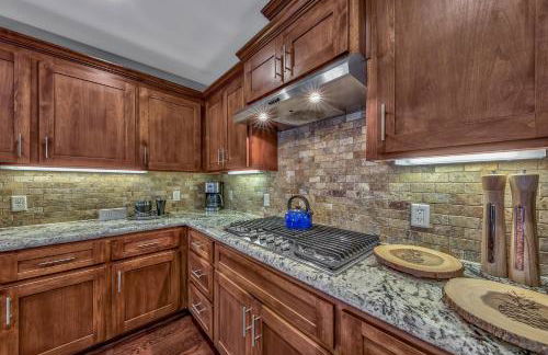 Tahoe Woods 101 at Stateline - Walk to Lake - Foto 13