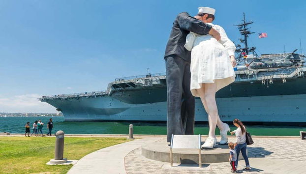 Kissing Sailor Sculpture