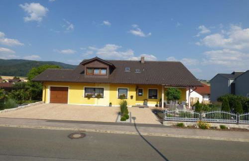 Apartment Komfortable Ferienwohnung mit Garten und Grill by Interhome - Foto 3