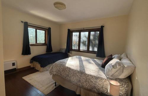 Spacious 4 Bedroom Chalet on Hiking Trails - Foto 24