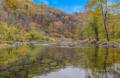 River Time Cabin - Riverfront, Hot Tub, Screen Porch, Fishing, Games, View, 3 King Beds - Photo 98