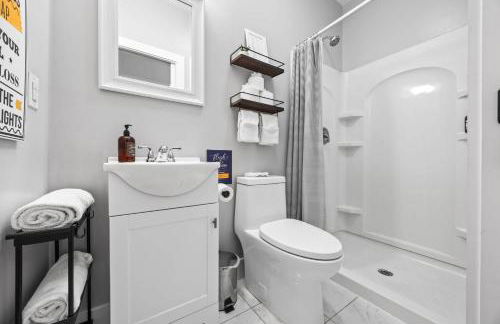 Classic Louisville Home with Contemporary Upgrades - Foto 23