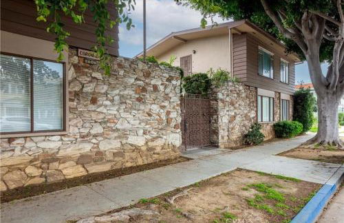 Boho 1-Bedroom BEACH Condo with Mid Size Parking, AC & Laundry - Walk 10min to BEACH! - Foto 26