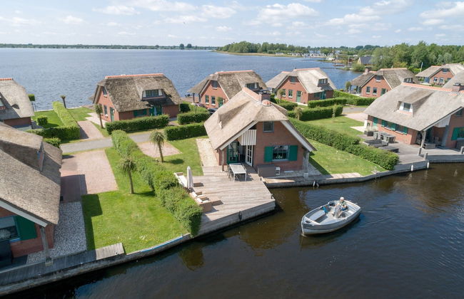 Giethoorn Villa With Modern Touch - Photo 16