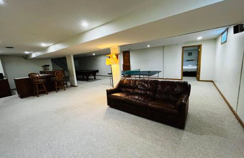 Near Shopping & Dining- The South Bend Bungalow - Foto 6