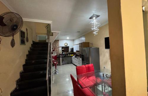 CASA DE DOIS PAVIMENTOS COM SUITEs - Foto 10