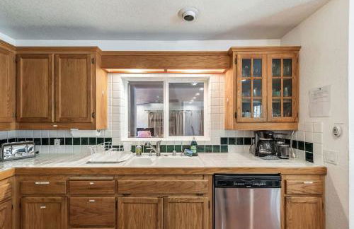 Lovely Tudor Home With Pool & Spa Near Russian River - Foto 24