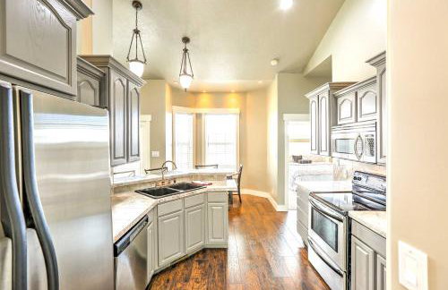 Elegant Smithfield Home with Views - 6 Mi to USU! - Foto 13